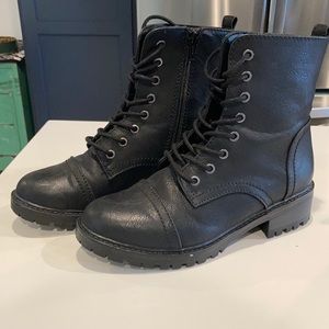 Universal Threads Boots
